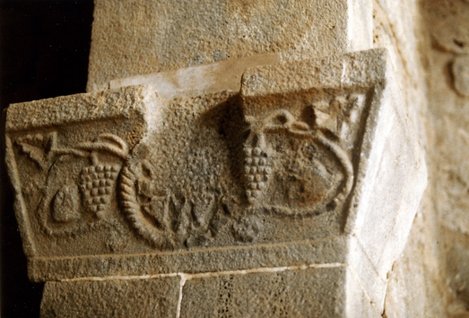 Vorschaubild Ezra (Izra), Syrien, Kirche St. Georg, Weinrebenkapitell